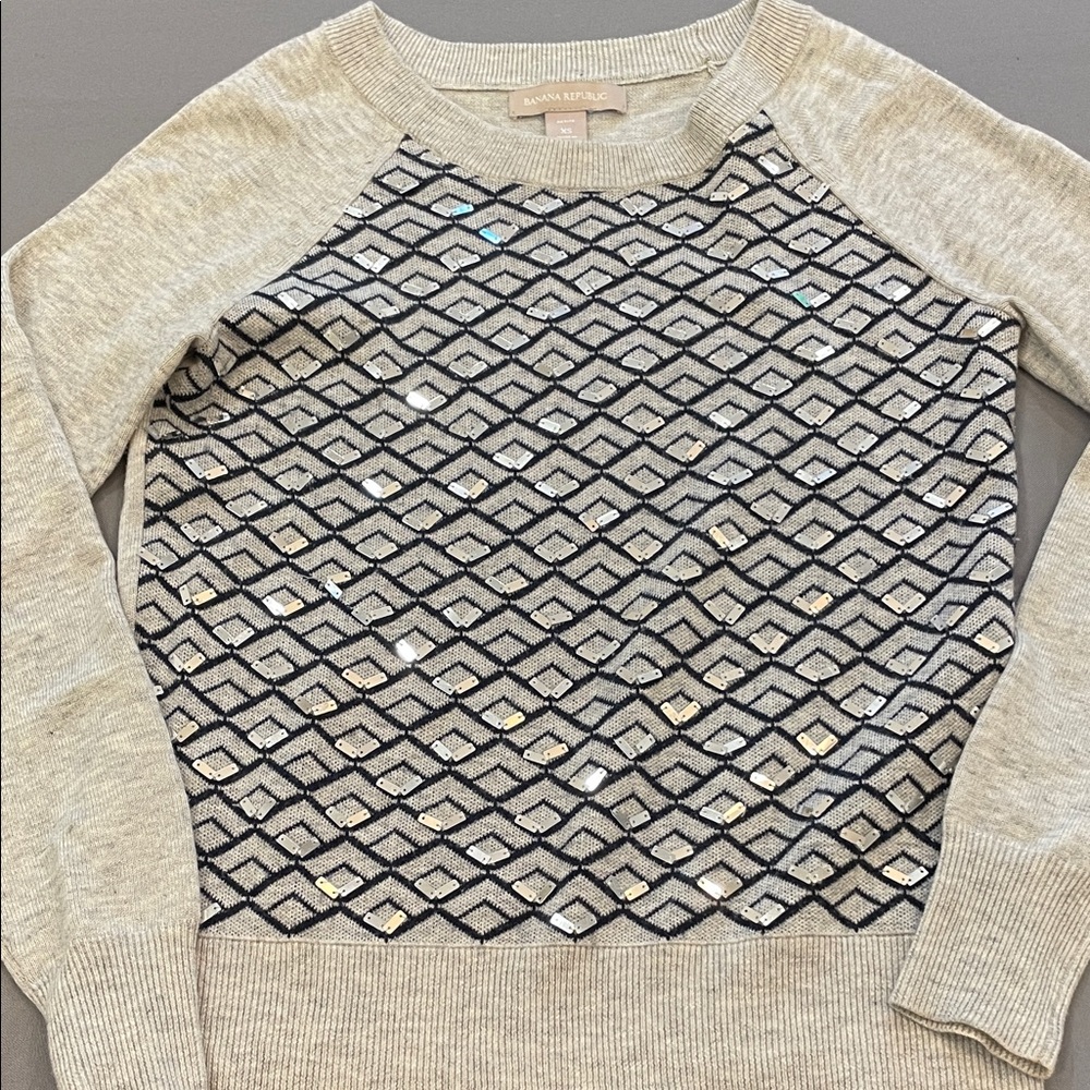 Banana Republic Light Gray and Black Patterned Sweater